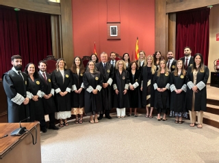 La presidenta del TSJ de Cataluña con los nuevos magistrados y magistradas